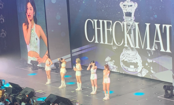 ITZY - [THE 1ST WORLD TOUR CHECKMATE] BADGE